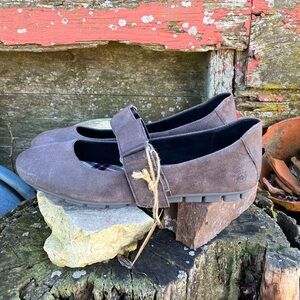 NWT Born Malli Suede Women's Taupe Mary Jane Flats Sz. 9